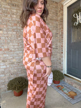 Load image into Gallery viewer, Checkered Pop Bottom