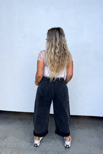 Load image into Gallery viewer, Black Barrel Jeans