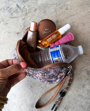Load image into Gallery viewer, Camo Wristlet