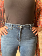 Load image into Gallery viewer, The Dream Jeans (Curvy)