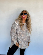 Load image into Gallery viewer, Camo Classic Crew