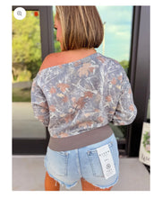 Load image into Gallery viewer, camo off the shoulder pullover