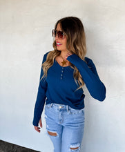 Load image into Gallery viewer, Snap Henley Basic *Pre-Order*
