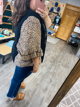 Load image into Gallery viewer, Band Graphic Kimono Sleeve Flirt
